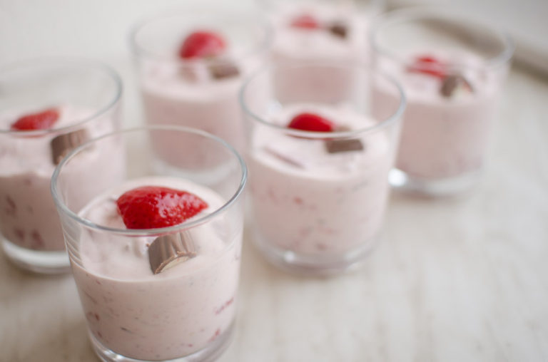 Erdbeer-Yogurette-Creme › elegant-kochen.de