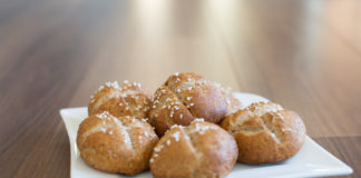 Vollkorn-Laugenbrötchen