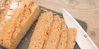 Vollkornbrot mit Haferflockenmehl