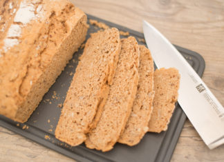 Vollkornbrot mit Haferflockenmehl