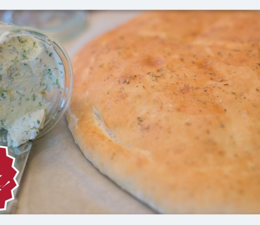 Fladenbrot mit Käseaufstrich, schnell aus dem Thermomix