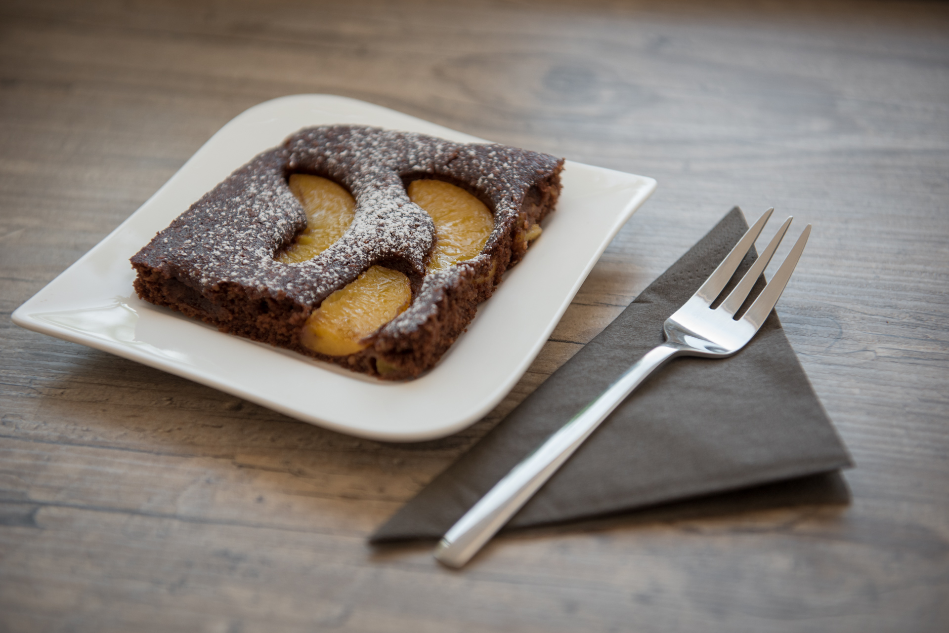 Schokokuchen mit Pfirsichen – glutenfrei, laktosefrei › elegant-kochen.de