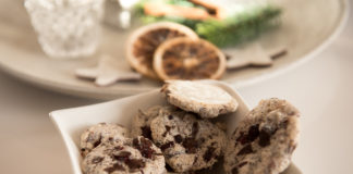 Stracciatella-Cranberry-Makronen