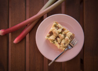 Rhabarberkäsekuchen mit Streuseln