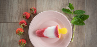 Erdbeereis am Stiel – mit Joghurt, sehr leicht