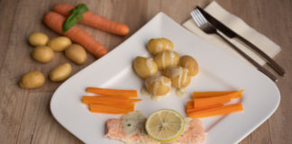 Lachs mit Drillingen und Möhren in einer Frischkäse-Kräutersauce/All in one Gericht