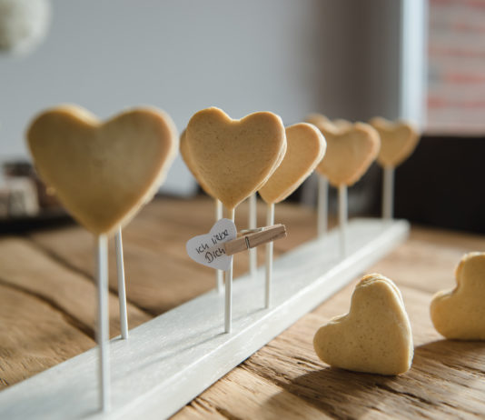 Gefüllte Herzen am Stiel – ideal als Aufmerksamkeit oder zum Valentinstag