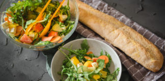 Rucolasalat mit Balsamico-Dressing, perfekt zum Grillen