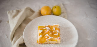 Blechkuchen mit Pflaumen, schnell und einfach