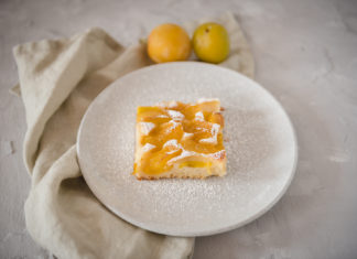 Blechkuchen mit Pflaumen, schnell und einfach