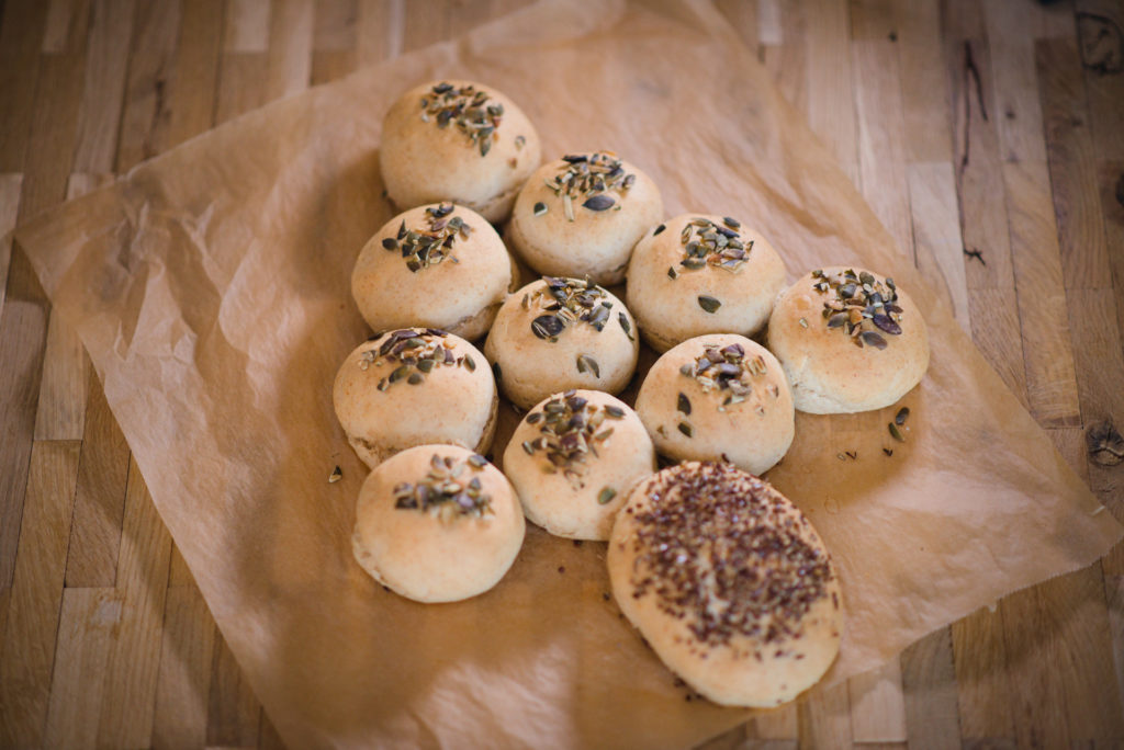 Brötchen Tannenbaum zum Frühstück oder als Vorspeise an Weihnachten ...